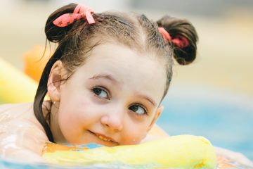 טיפול רגשי לילדים באמצעות שחייה טיפולית והידרותרפיה